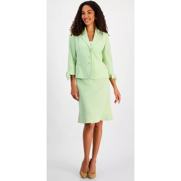 NWT Le Suit Women's 2 Piece Suit Set Celery Green Blazer Skirt Size 10 NWT Le Suit Women's 2 Piece Suit Set Celery Green Blazer Skirt Size 10